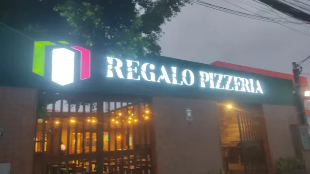 Regalo Pizzeria · fachada