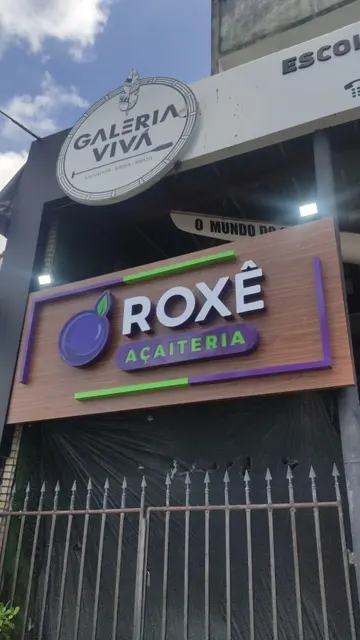 Luminoso em entrada comercial