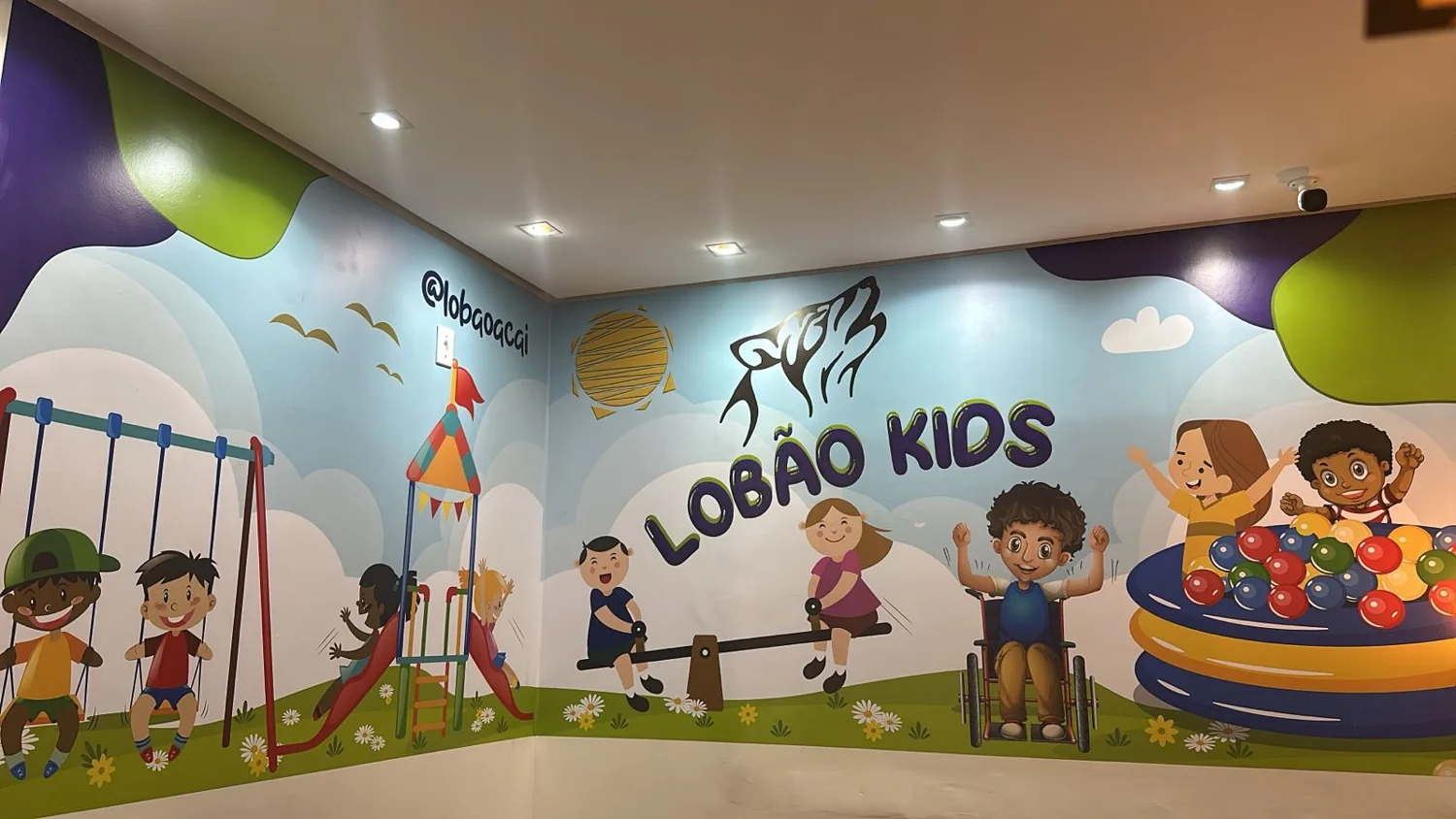 Lobão Kids · adesivo impresso em parede